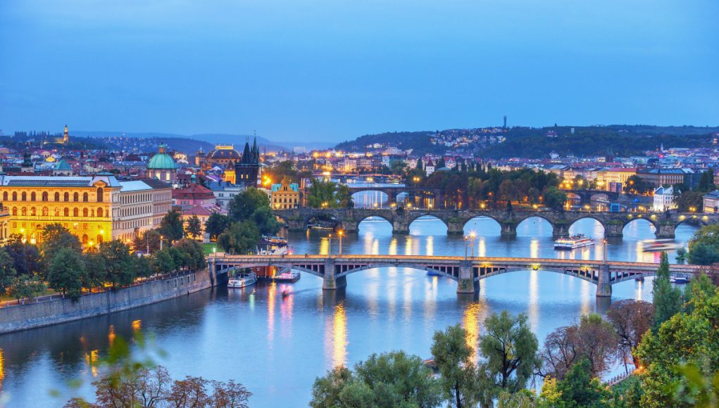 view-prague-by-night