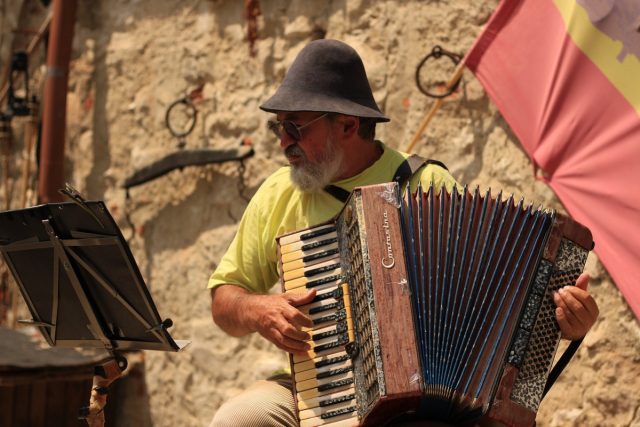 Romanya'te Bir Kimlik Oluşturma
